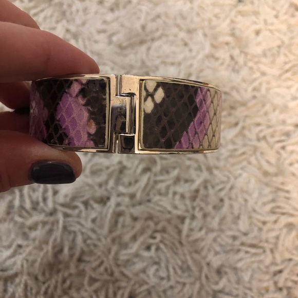Henri Bendel snake print embossed bangle - Picture 3 of 5
